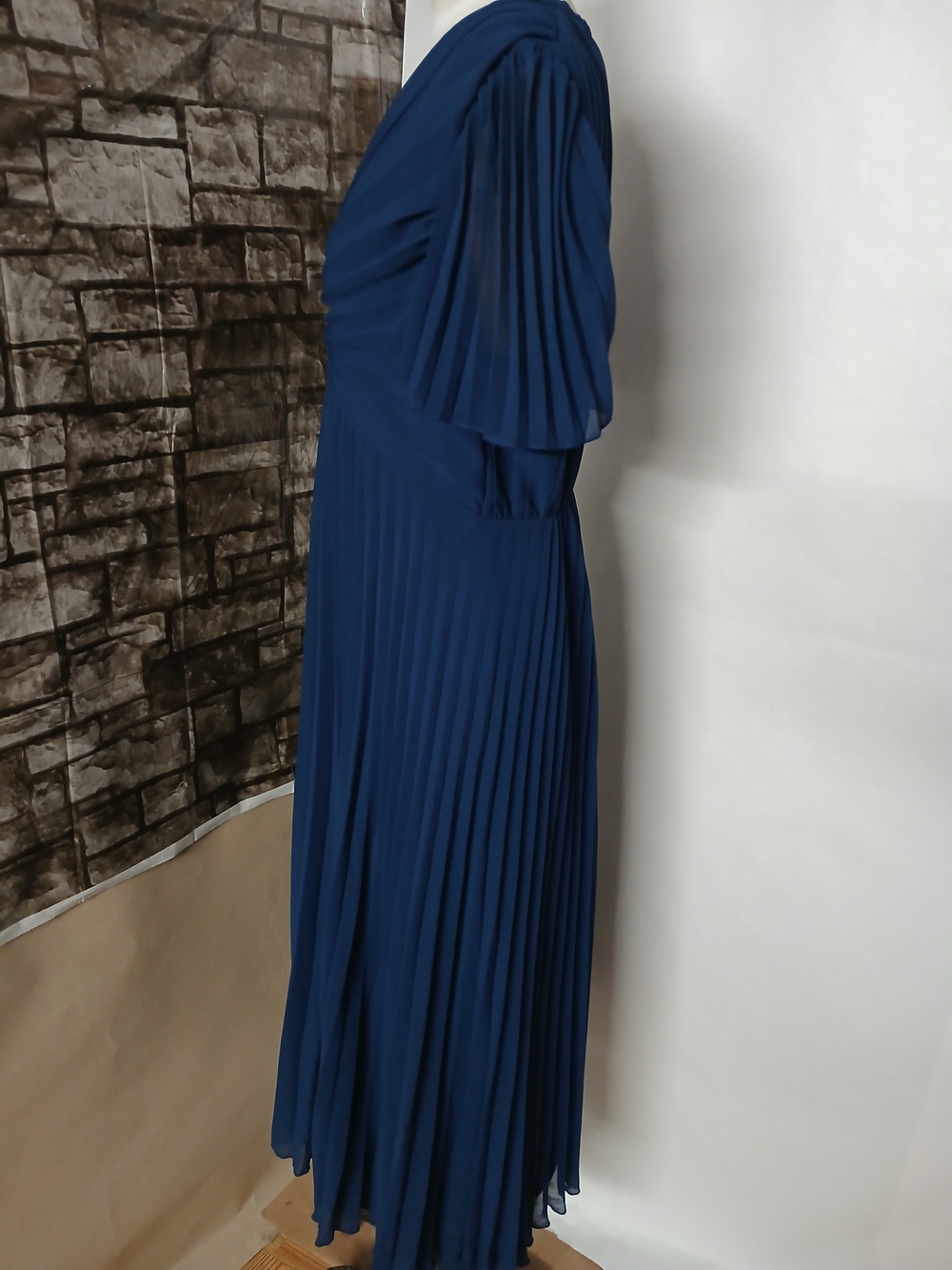 ASOS Deep Navy Pleated V-Neck Midi Dress - Picture 2 of 5